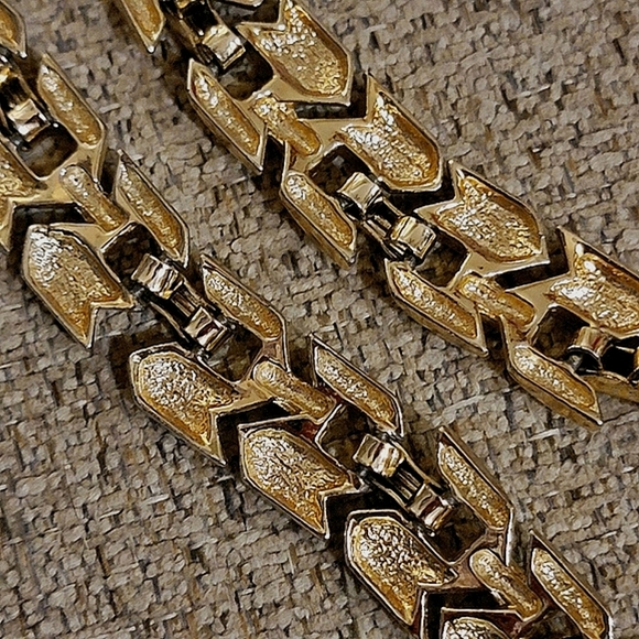 #Vintage #1980's Gold Tone #Chevron Pattern Choker Necklace - Picture 3 of 4